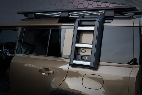 Land Rover Defender 110 P400e 110 SE | 22" | ADAPTIVE CRUISE | BLACK PACK | COMFORT PACK | COLD CLIMATE PACK | OFF-ROAD PACK | HEAD-UP | CLEARSIGHT