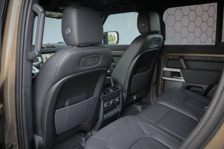 Land Rover Defender 110 P400e 110 SE | 22" | ADAPTIVE CRUISE | BLACK PACK | COMFORT PACK | COLD CLIMATE PACK | OFF-ROAD PACK | HEAD-UP | CLEARSIGHT
