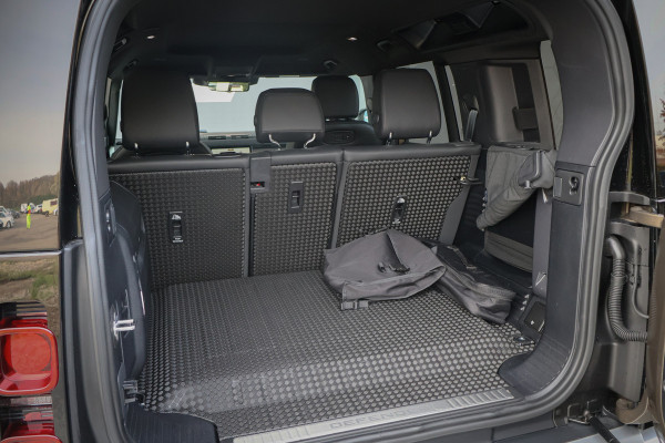 Land Rover Defender 110 P400e 110 SE | 22" | ADAPTIVE CRUISE | BLACK PACK | COMFORT PACK | COLD CLIMATE PACK | OFF-ROAD PACK | HEAD-UP | CLEARSIGHT