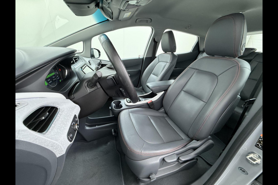 Opel Ampera-E Business executive 60 kWh Bose audio | Keyless | Dodehoek | Leer | Camera | Stoel- & stuurverwarming | 12 mnd BOVAG garantie |