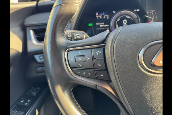 Lexus UX 250h Preference Line | Trekhaak, 18 inch, Keyless, Dodehoekherkenning, Parkeersensoren, Stoel + Stuurverwarming