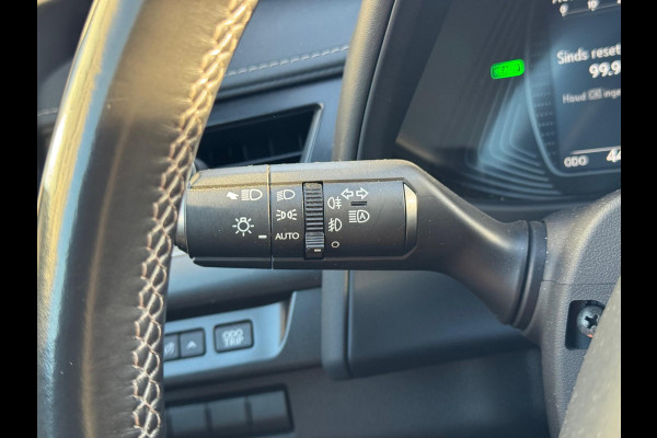 Lexus UX 250h Preference Line | Trekhaak, 18 inch, Keyless, Dodehoekherkenning, Parkeersensoren, Stoel + Stuurverwarming