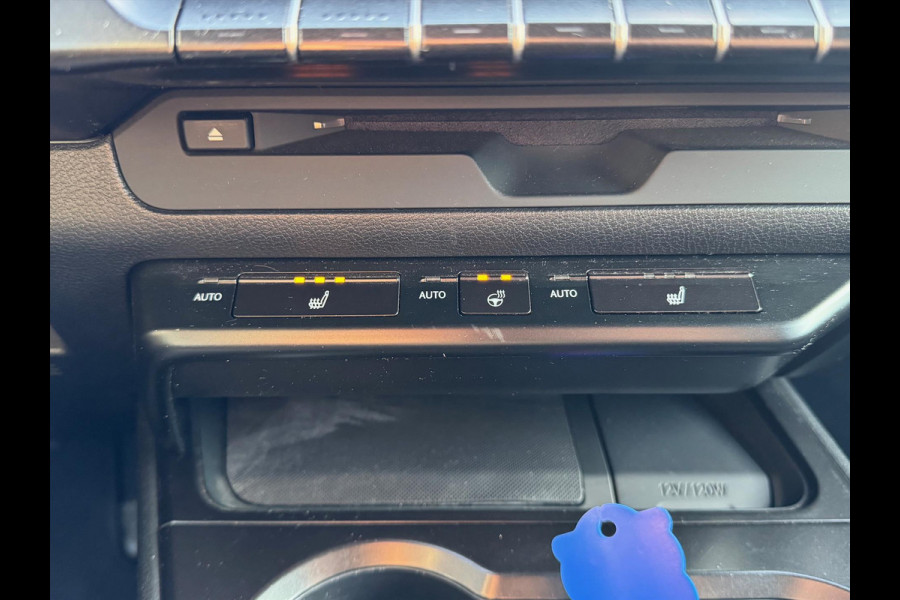 Lexus UX 250h Preference Line | Trekhaak, 18 inch, Keyless, Dodehoekherkenning, Parkeersensoren, Stoel + Stuurverwarming