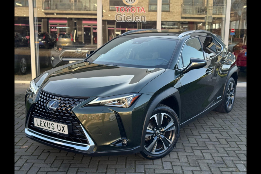 Lexus UX 250h Preference Line | Trekhaak, 18 inch, Keyless, Dodehoekherkenning, Parkeersensoren, Stoel + Stuurverwarming