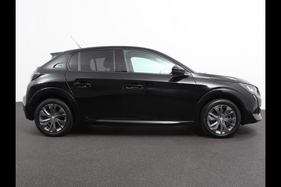 Peugeot e-208 EV Allure Pack 50 kWh Navigatie 3d Digitale Cockpit Camera Climate control Stoelverwarming