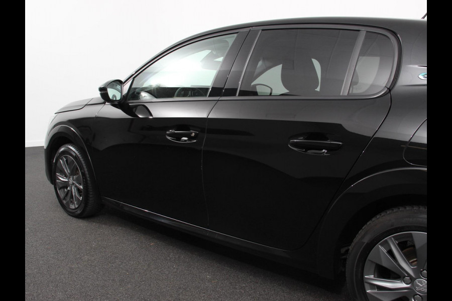 Peugeot e-208 EV Allure Pack 50 kWh Navigatie 3d Digitale Cockpit Camera Climate control Stoelverwarming