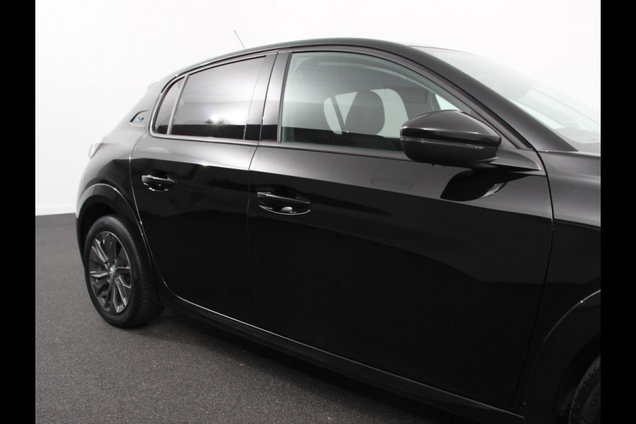 Peugeot e-208 EV Allure Pack 50 kWh Navigatie 3d Digitale Cockpit Camera Climate control Stoelverwarming