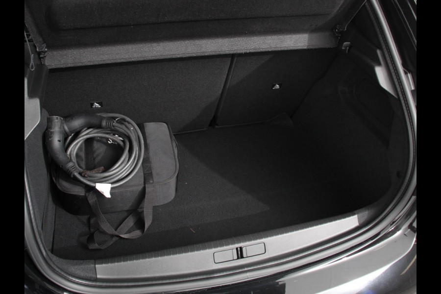 Peugeot e-208 EV Allure Pack 50 kWh Navigatie 3d Digitale Cockpit Camera Climate control Stoelverwarming