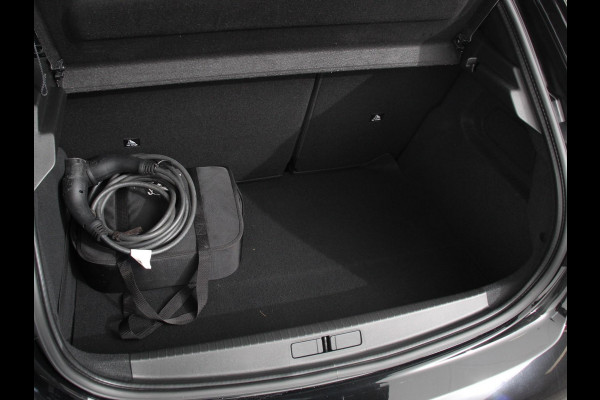 Peugeot e-208 EV Allure Pack 50 kWh Navigatie 3d Digitale Cockpit Camera Climate control Stoelverwarming