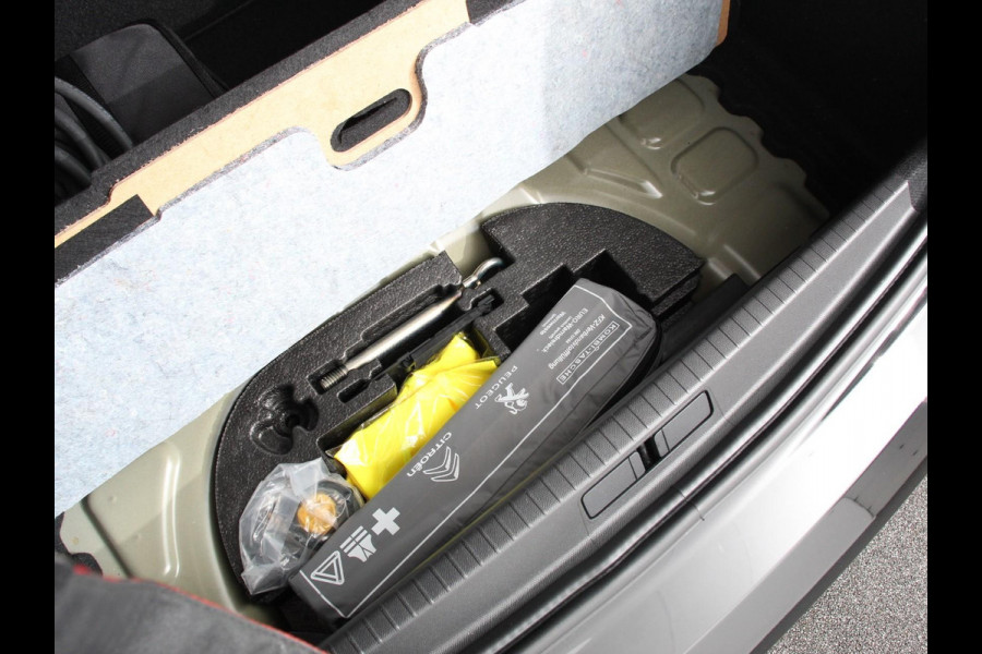 Peugeot e-208 EV Allure Pack 50 kWh Navigatie 3d Digitale Cockpit Camera Climate control Stoelverwarming