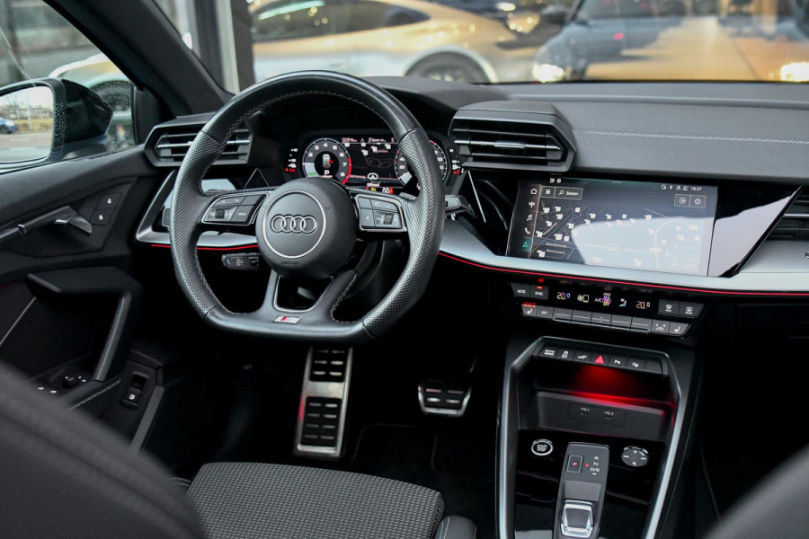Audi A3 Sportback 45 TFSI e 3x S-Line Competition. Pano, ACC, Keyless, Sfeer, CarPlay!