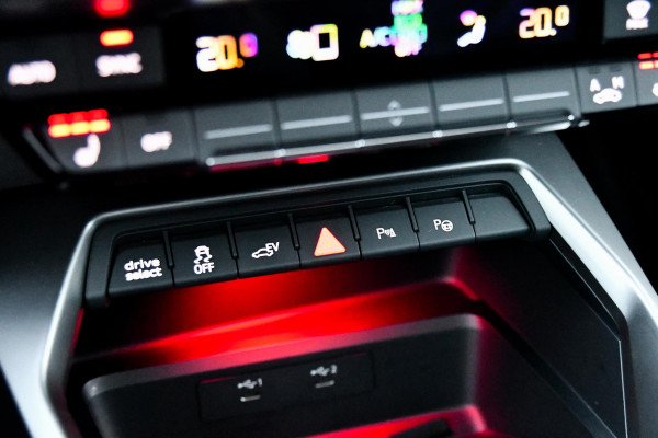 Audi A3 Sportback 45 TFSI e 3x S-Line Competition. Pano, ACC, Keyless, Sfeer, CarPlay!