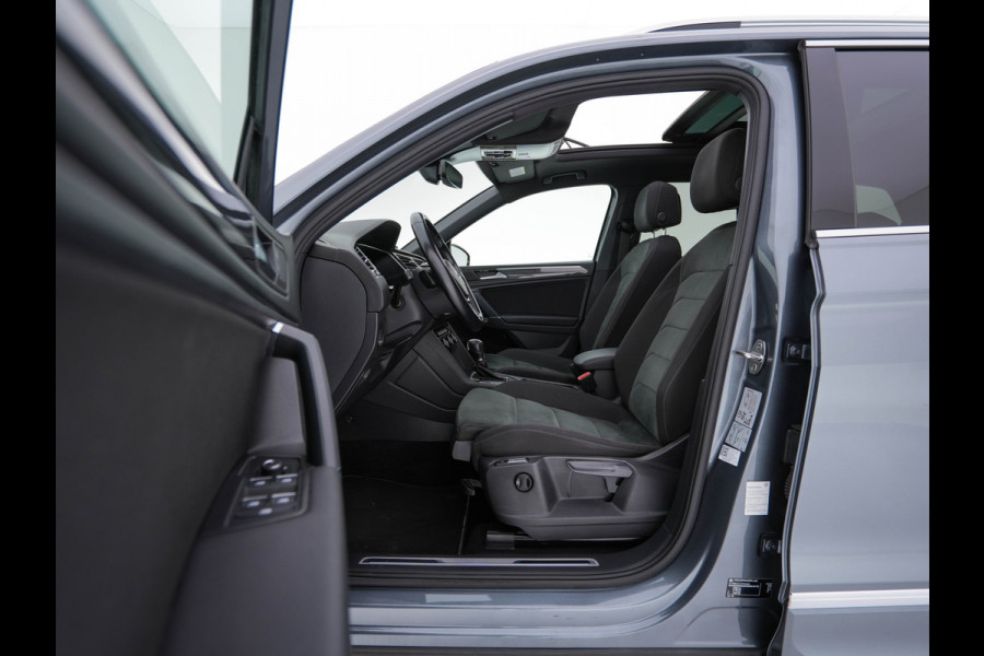 Volkswagen Tiguan Allspace 1.5 TSI R-line Highline Business (7-Pers.) (INCL-BTW) Aut * PANO | NAVI-FULLMAP | XENON | ALCANTARA | HEATED-ERGONOMIC-SPORTSEATS | KEYLESS | PRIVACY-GLASS | CAMERA | DAB | DIGI-COCKPIT | PDC | TOWBAR | ECC | 19"ALU*