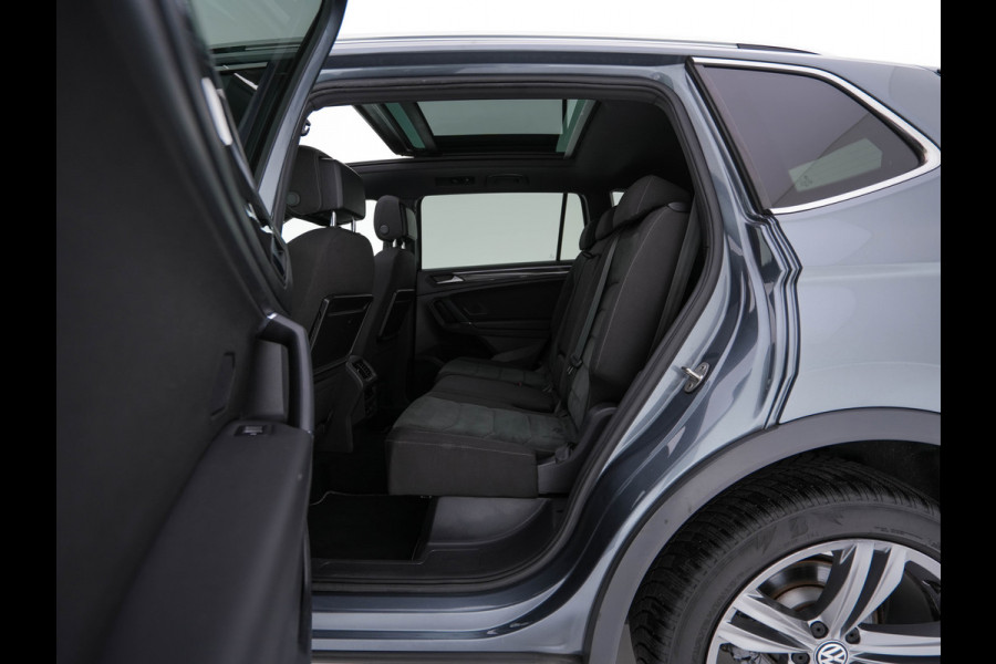 Volkswagen Tiguan Allspace 1.5 TSI R-line Highline Business (7-Pers.) (INCL-BTW) Aut * PANO | NAVI-FULLMAP | XENON | ALCANTARA | HEATED-ERGONOMIC-SPORTSEATS | KEYLESS | PRIVACY-GLASS | CAMERA | DAB | DIGI-COCKPIT | PDC | TOWBAR | ECC | 19"ALU*