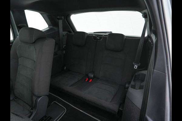 Volkswagen Tiguan Allspace 1.5 TSI R-line Highline Business (7-Pers.) (INCL-BTW) Aut * PANO | NAVI-FULLMAP | XENON | ALCANTARA | HEATED-ERGONOMIC-SPORTSEATS | KEYLESS | PRIVACY-GLASS | CAMERA | DAB | DIGI-COCKPIT | PDC | TOWBAR | ECC | 19"ALU*