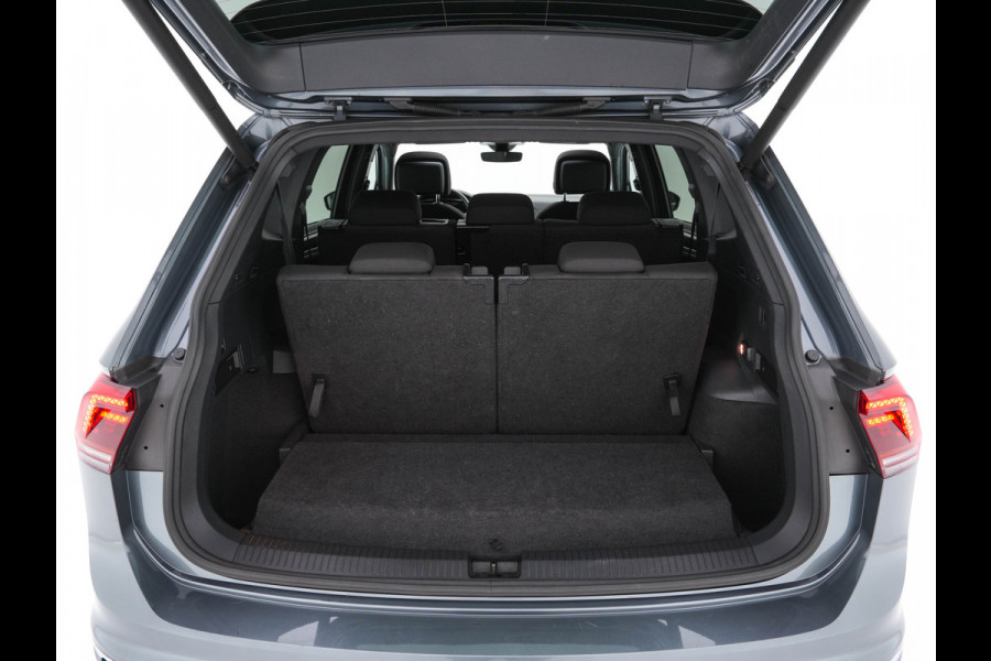 Volkswagen Tiguan Allspace 1.5 TSI R-line Highline Business (7-Pers.) (INCL-BTW) Aut * PANO | NAVI-FULLMAP | XENON | ALCANTARA | HEATED-ERGONOMIC-SPORTSEATS | KEYLESS | PRIVACY-GLASS | CAMERA | DAB | DIGI-COCKPIT | PDC | TOWBAR | ECC | 19"ALU*