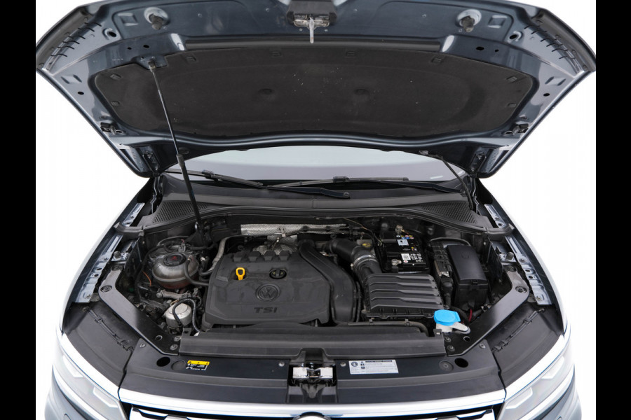 Volkswagen Tiguan Allspace 1.5 TSI R-line Highline Business (7-Pers.) (INCL-BTW) Aut * PANO | NAVI-FULLMAP | XENON | ALCANTARA | HEATED-ERGONOMIC-SPORTSEATS | KEYLESS | PRIVACY-GLASS | CAMERA | DAB | DIGI-COCKPIT | PDC | TOWBAR | ECC | 19"ALU*