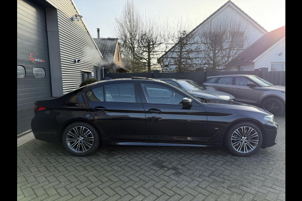BMW 5 Serie 540d xDrive High Executive M-Sport | Panoramadak | 360* Camera | DAB | Elektrische Trekhaak |