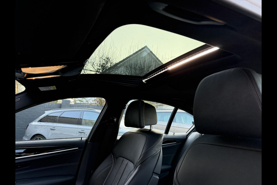 BMW 5 Serie 540d xDrive High Executive M-Sport | Panoramadak | 360* Camera | DAB | Elektrische Trekhaak |