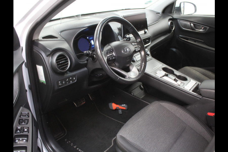 Hyundai Kona EV Fashion 64 kWh CLIMATE | ADAPCRUISE | CAMERA | CARPLAY | LMV17 | LED | DAB | HEAD-UP | NAVI | PDCA | 3FASE