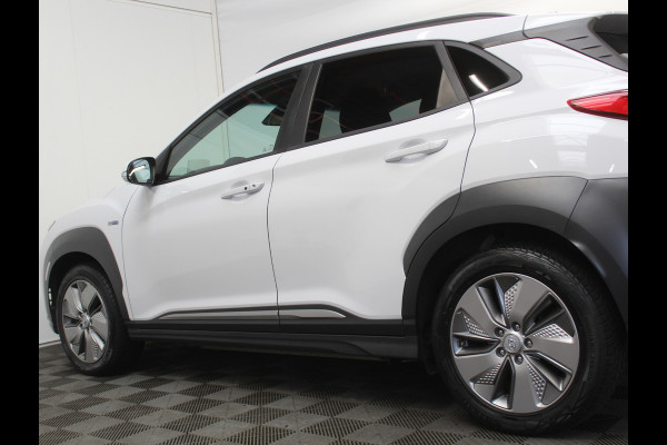 Hyundai Kona EV Fashion 64 kWh CLIMATE | ADAPCRUISE | CAMERA | CARPLAY | LMV17 | LED | DAB | HEAD-UP | NAVI | PDCA | 3FASE