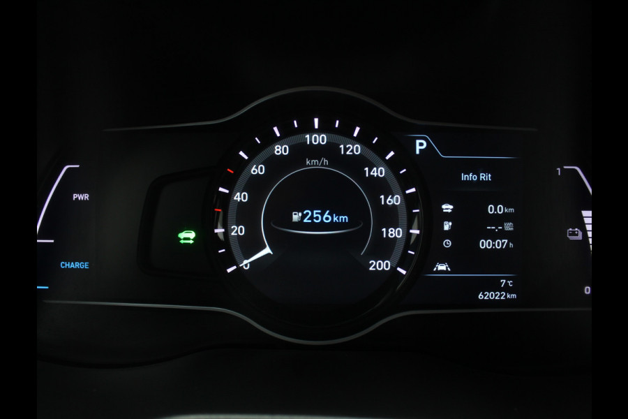Hyundai Kona EV Fashion 64 kWh CLIMATE | ADAPCRUISE | CAMERA | CARPLAY | LMV17 | LED | DAB | HEAD-UP | NAVI | PDCA | 3FASE