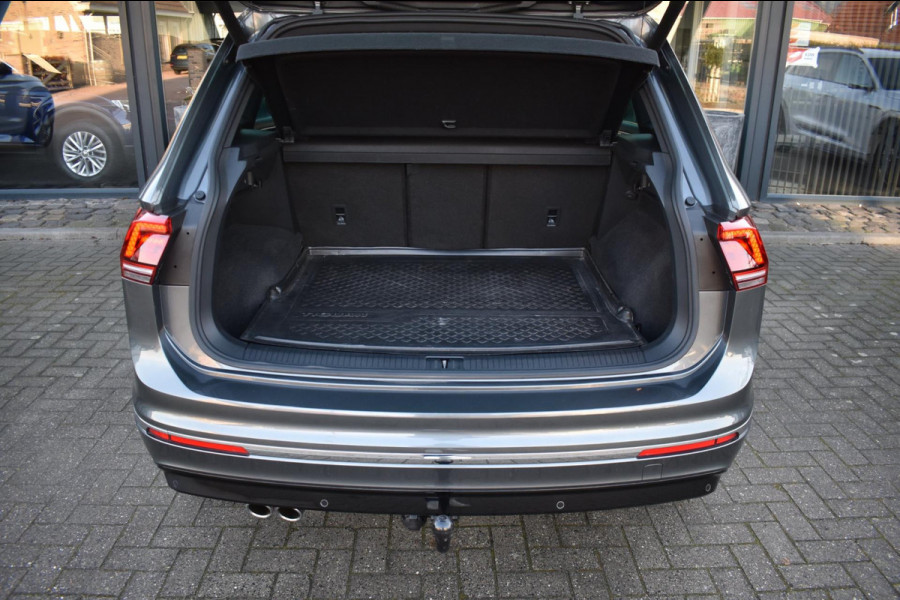 Volkswagen Tiguan 1.5 TSI ACT R-Line | TREKHAAK | NAP | APPLE CARPLAY | ANDROID AUTO | ADAPT. CRUISE CONTROLE | VIRTUAL COCKPIT