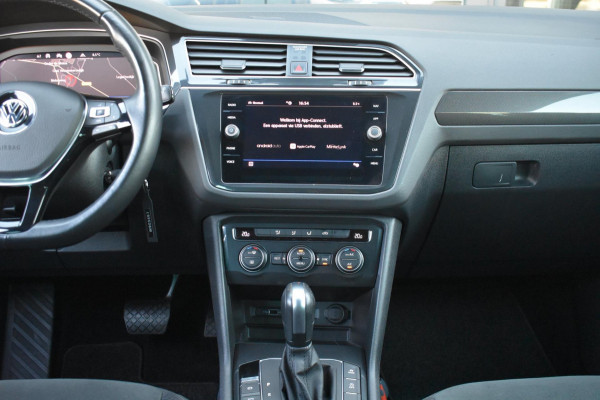 Volkswagen Tiguan 1.5 TSI ACT R-Line | TREKHAAK | NAP | APPLE CARPLAY | ANDROID AUTO | ADAPT. CRUISE CONTROLE | VIRTUAL COCKPIT
