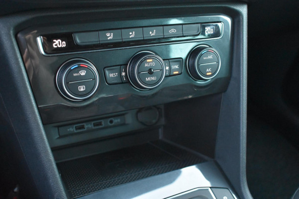 Volkswagen Tiguan 1.5 TSI ACT R-Line | TREKHAAK | NAP | APPLE CARPLAY | ANDROID AUTO | ADAPT. CRUISE CONTROLE | VIRTUAL COCKPIT