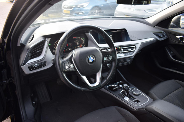BMW 1-serie 118i Executive Edition | Pano | Apple CarPlay | LED | Virtual
