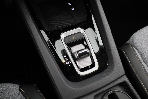 Škoda Octavia Hatchback Business Edition 1.5 TSI M-HEV 115pk DSG 115pk DSG | Private lease vanaf 731,-- | Parkeercamera | 17 inch Lichtmetalen velgen |  Verwarmbare voorstoelen | 13 inch display | Adaptieve Cruise Control