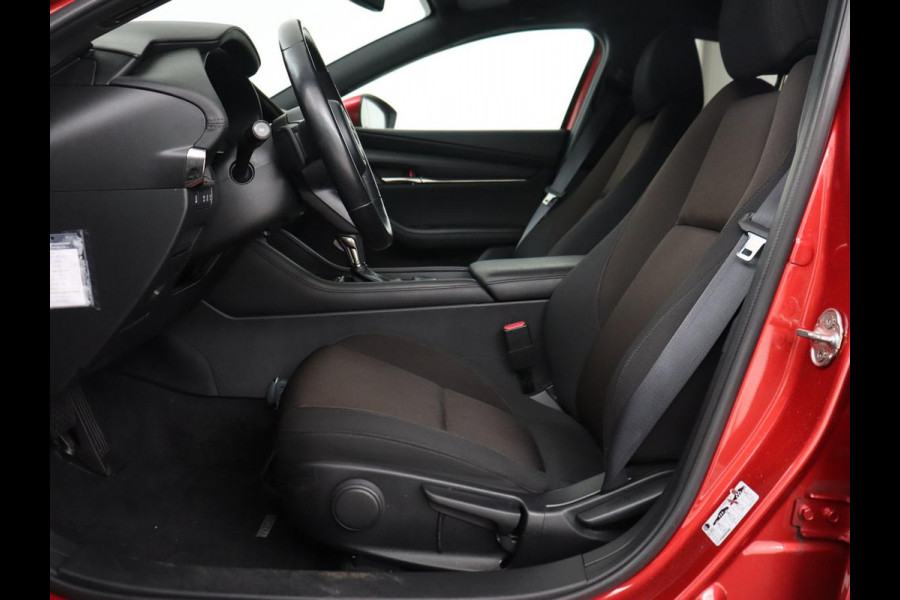 Mazda 3 2.0 e-SkyActiv-G Sportive | Head-Up | Stoelverwarming | Adaptive cruise | Camera | Carplay | Stuurverwarming | Navigatie | Climate control | Bluetooth | Parkeerhulp | Full LED