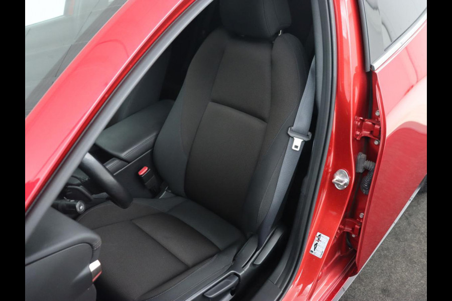 Mazda 3 2.0 e-SkyActiv-G Sportive | Head-Up | Stoelverwarming | Adaptive cruise | Camera | Carplay | Stuurverwarming | Navigatie | Climate control | Bluetooth | Parkeerhulp | Full LED