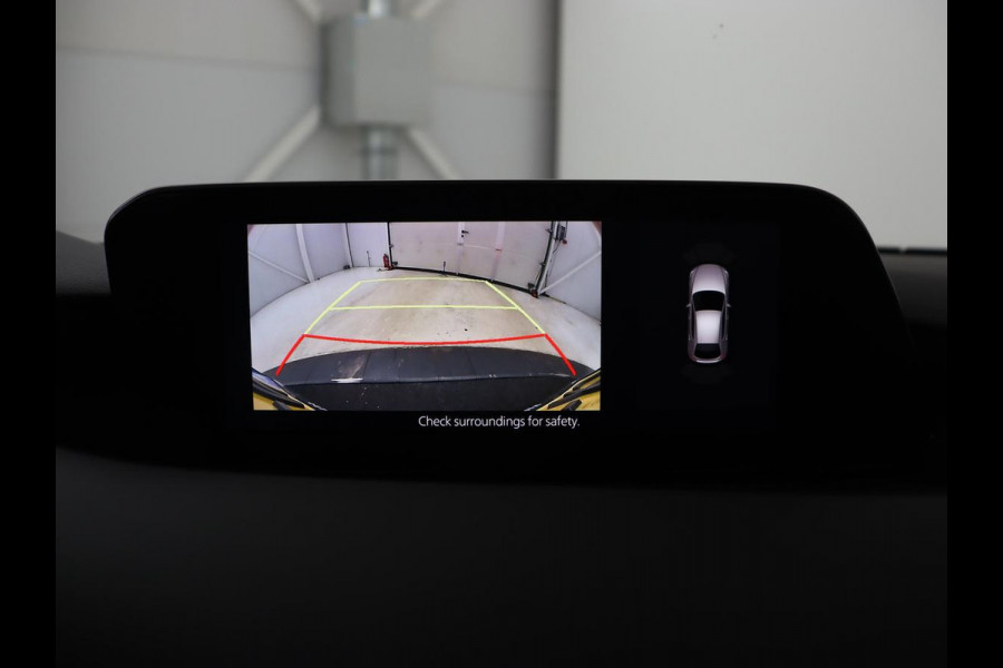 Mazda 3 2.0 e-SkyActiv-G Sportive | Head-Up | Stoelverwarming | Adaptive cruise | Camera | Carplay | Stuurverwarming | Navigatie | Climate control | Bluetooth | Parkeerhulp | Full LED