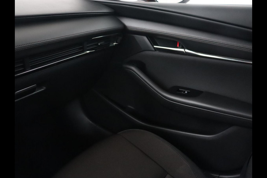 Mazda 3 2.0 e-SkyActiv-G Sportive | Head-Up | Stoelverwarming | Adaptive cruise | Camera | Carplay | Stuurverwarming | Navigatie | Climate control | Bluetooth | Parkeerhulp | Full LED