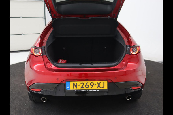 Mazda 3 2.0 e-SkyActiv-G Sportive | Head-Up | Stoelverwarming | Adaptive cruise | Camera | Carplay | Stuurverwarming | Navigatie | Climate control | Bluetooth | Parkeerhulp | Full LED