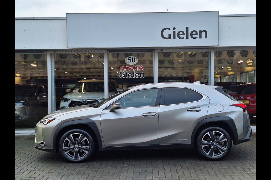 Lexus UX 250h Preference Line | Dodehoekherkenning, 18 inch, Stoel + Stuurverwarming, Parkeersensoren, Apple CarPlay/Android Auto