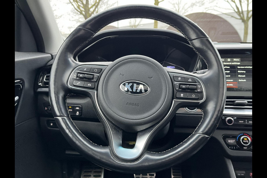 Kia Niro 1.6 GDi PHEV ExecutiveLine Plug-in Hybride | Schuifdak | Leder | Elektrische Stoelen | Stoelventilatie & Verwarming | Stuurwielverwarming | JBL | Afn. Trekhaak | GOED ONDERHOUDEN | GELEVERD INCLUSIEF 12 MND BOVAG GARANTIE |