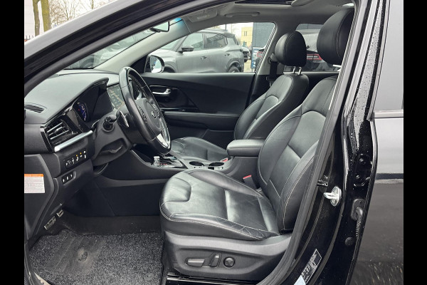 Kia Niro 1.6 GDi PHEV ExecutiveLine Plug-in Hybride | Schuifdak | Leder | Elektrische Stoelen | Stoelventilatie & Verwarming | Stuurwielverwarming | JBL | Afn. Trekhaak | GOED ONDERHOUDEN | GELEVERD INCLUSIEF 12 MND BOVAG GARANTIE |