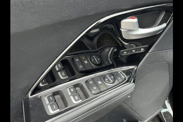 Kia Niro 1.6 GDi PHEV ExecutiveLine Plug-in Hybride | Schuifdak | Leder | Elektrische Stoelen | Stoelventilatie & Verwarming | Stuurwielverwarming | JBL | Afn. Trekhaak | GOED ONDERHOUDEN | GELEVERD INCLUSIEF 12 MND BOVAG GARANTIE |