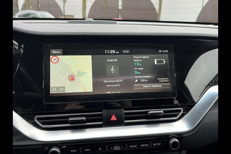 Kia Niro 1.6 GDi PHEV ExecutiveLine Plug-in Hybride | Schuifdak | Leder | Elektrische Stoelen | Stoelventilatie & Verwarming | Stuurwielverwarming | JBL | Afn. Trekhaak | GOED ONDERHOUDEN | GELEVERD INCLUSIEF 12 MND BOVAG GARANTIE |
