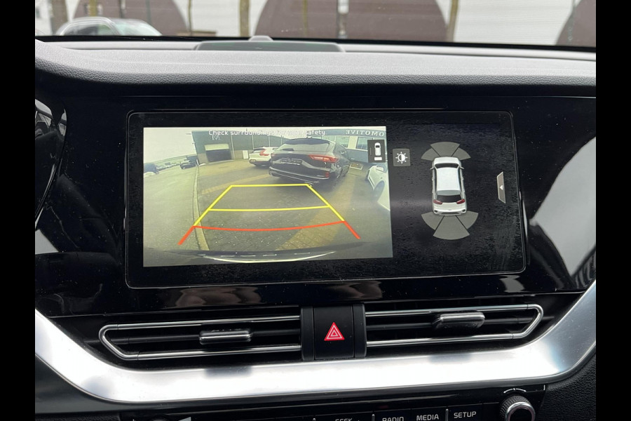 Kia Niro 1.6 GDi PHEV ExecutiveLine Plug-in Hybride | Schuifdak | Leder | Elektrische Stoelen | Stoelventilatie & Verwarming | Stuurwielverwarming | JBL | Afn. Trekhaak | GOED ONDERHOUDEN | GELEVERD INCLUSIEF 12 MND BOVAG GARANTIE |