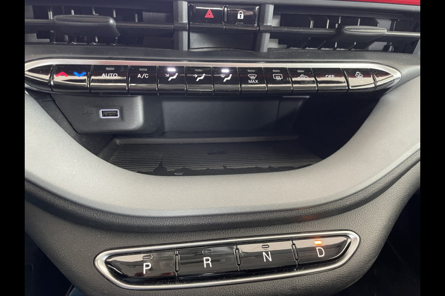 Fiat 500 RED 42 kWh Airco - Achteruitrijcamera - Apple carplay - Cruise control - Parkeersensor achter - Navigatiesysteem full map - Bluetooth - Centrale vergrendeling - Elektrische ramen voor - Keyless start -  Stuur multifunctioneel
