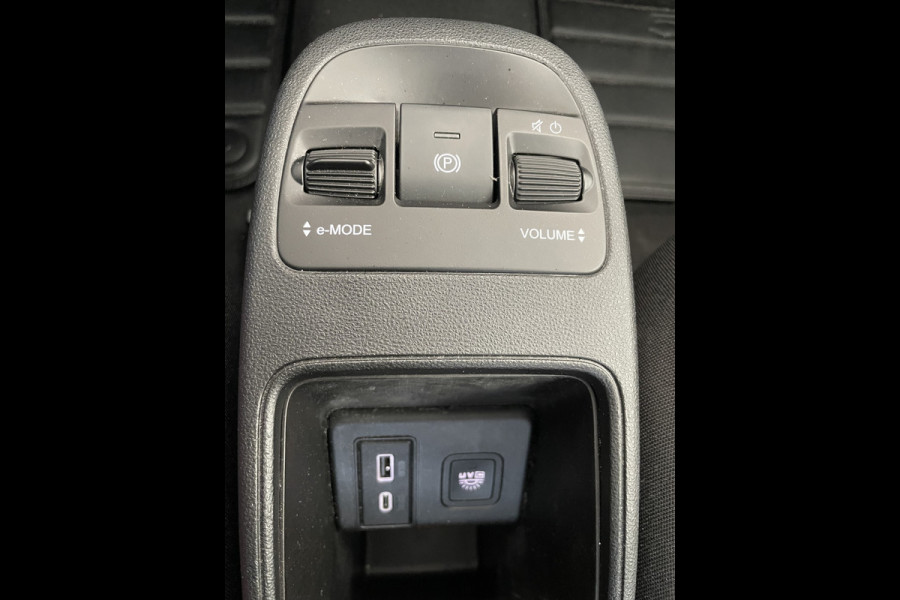 Fiat 500 RED 42 kWh Airco - Achteruitrijcamera - Apple carplay - Cruise control - Parkeersensor achter - Navigatiesysteem full map - Bluetooth - Centrale vergrendeling - Elektrische ramen voor - Keyless start -  Stuur multifunctioneel
