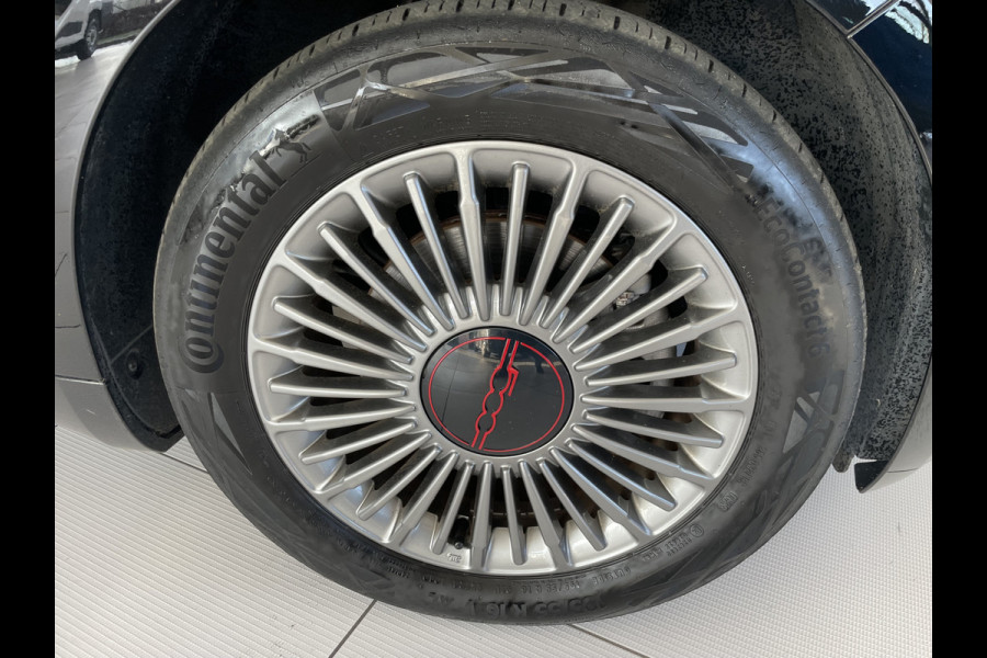 Fiat 500 RED 42 kWh Airco - Achteruitrijcamera - Apple carplay - Cruise control - Parkeersensor achter - Navigatiesysteem full map - Bluetooth - Centrale vergrendeling - Elektrische ramen voor - Keyless start -  Stuur multifunctioneel