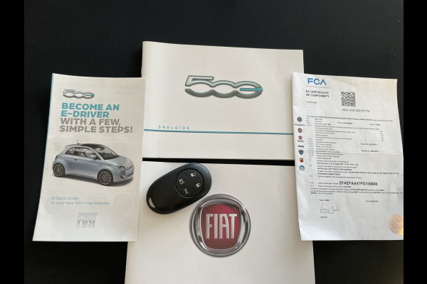 Fiat 500 RED 42 kWh Airco - Achteruitrijcamera - Apple carplay - Cruise control - Parkeersensor achter - Navigatiesysteem full map - Bluetooth - Centrale vergrendeling - Elektrische ramen voor - Keyless start -  Stuur multifunctioneel