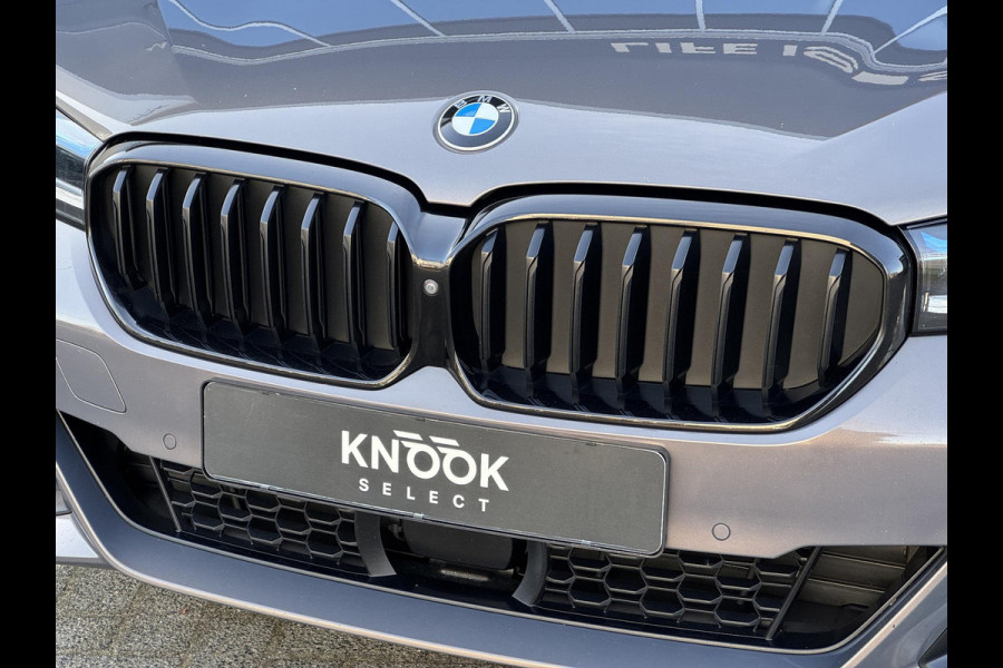 BMW 5 Serie Touring 530i xDrive High Executive M Sport Pakket Automaat / Live Cockpit Professional / Panoramadak / Trekhaak / Integrale Actieve Besturing / Stoelventilatie / Driving Assistant Professional / Laserlight / Bowers & Wilkins / M Sportremsysteem / Soft Close