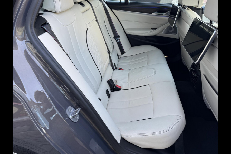 BMW 5 Serie Touring 530i xDrive High Executive M Sport Pakket Automaat / Live Cockpit Professional / Panoramadak / Trekhaak / Integrale Actieve Besturing / Stoelventilatie / Driving Assistant Professional / Laserlight / Bowers & Wilkins / M Sportremsysteem / Soft Close