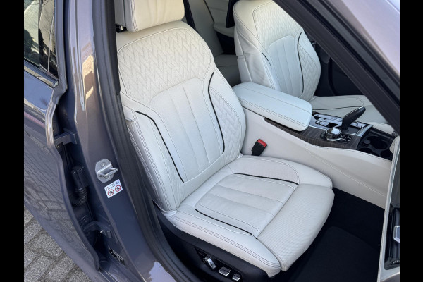 BMW 5 Serie Touring 530i xDrive High Executive M Sport Pakket Automaat / Live Cockpit Professional / Panoramadak / Trekhaak / Integrale Actieve Besturing / Stoelventilatie / Driving Assistant Professional / Laserlight / Bowers & Wilkins / M Sportremsysteem / Soft Close