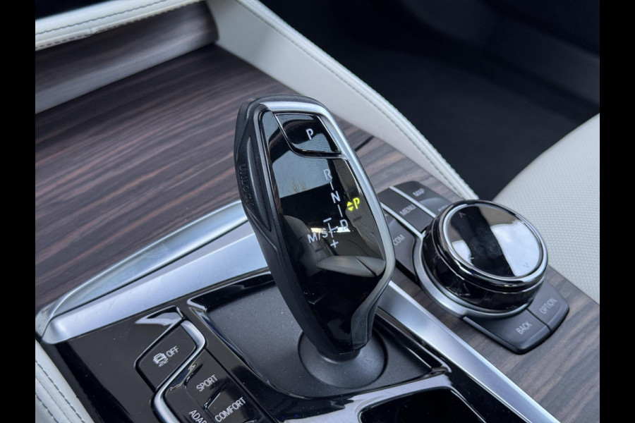 BMW 5 Serie Touring 530i xDrive High Executive M Sport Pakket Automaat / Live Cockpit Professional / Panoramadak / Trekhaak / Integrale Actieve Besturing / Stoelventilatie / Driving Assistant Professional / Laserlight / Bowers & Wilkins / M Sportremsysteem / Soft Close